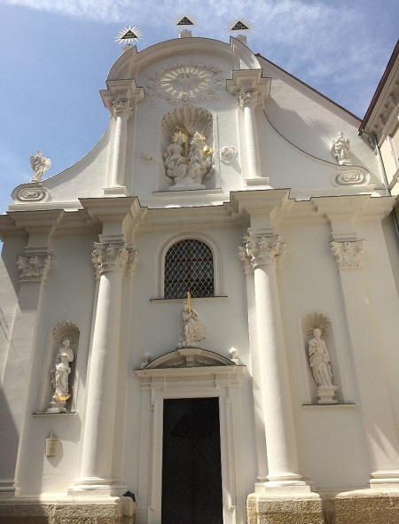 Dreifaltigkeitskirche neu weiß