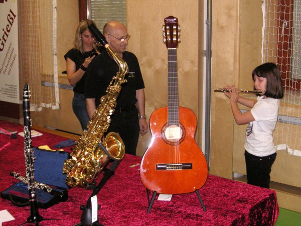Wir lernen verschiedenste Instrumente kennen musik2011_3_01
